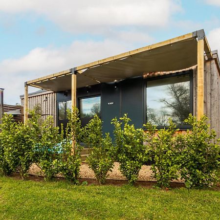 The Reef - Unique Hot Tub Cabin In Millport Bagian luar foto