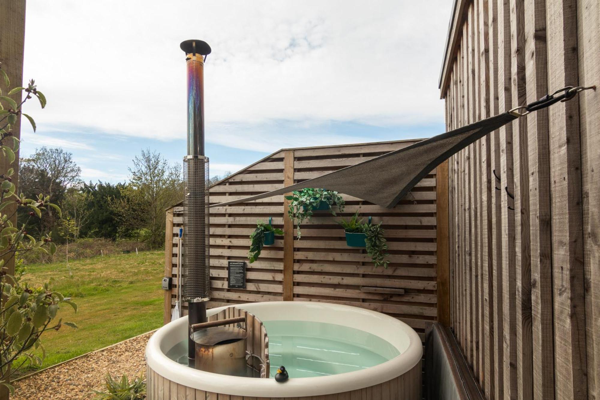 The Reef - Unique Hot Tub Cabin In Millport Bagian luar foto